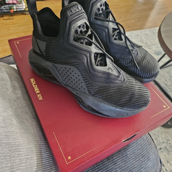 Nike LeBron - Picture 2 of 5